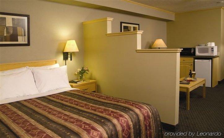 Travelodge By Wyndham Fort Mcmurray Δωμάτιο φωτογραφία