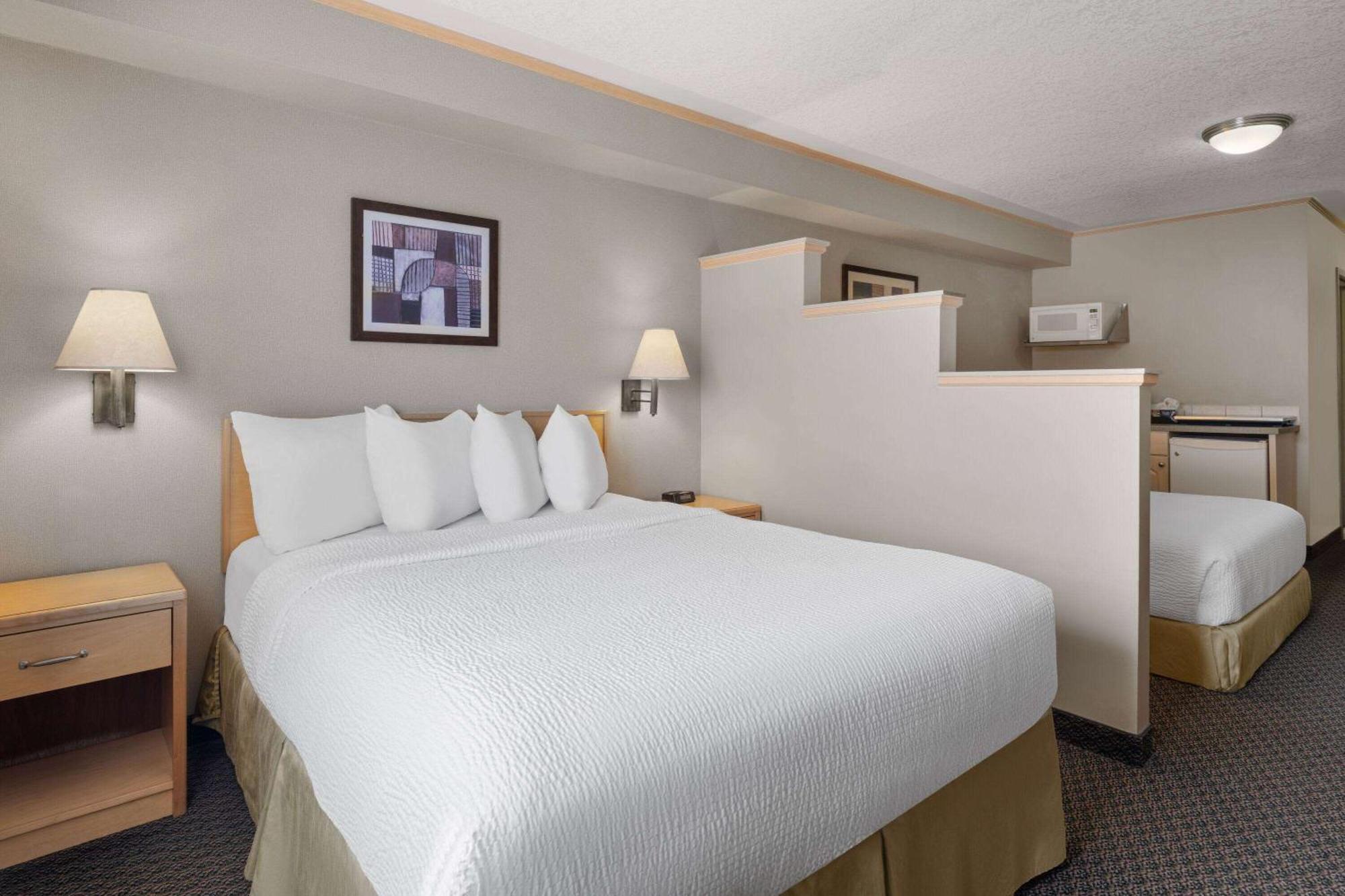 Travelodge By Wyndham Fort Mcmurray Εξωτερικό φωτογραφία