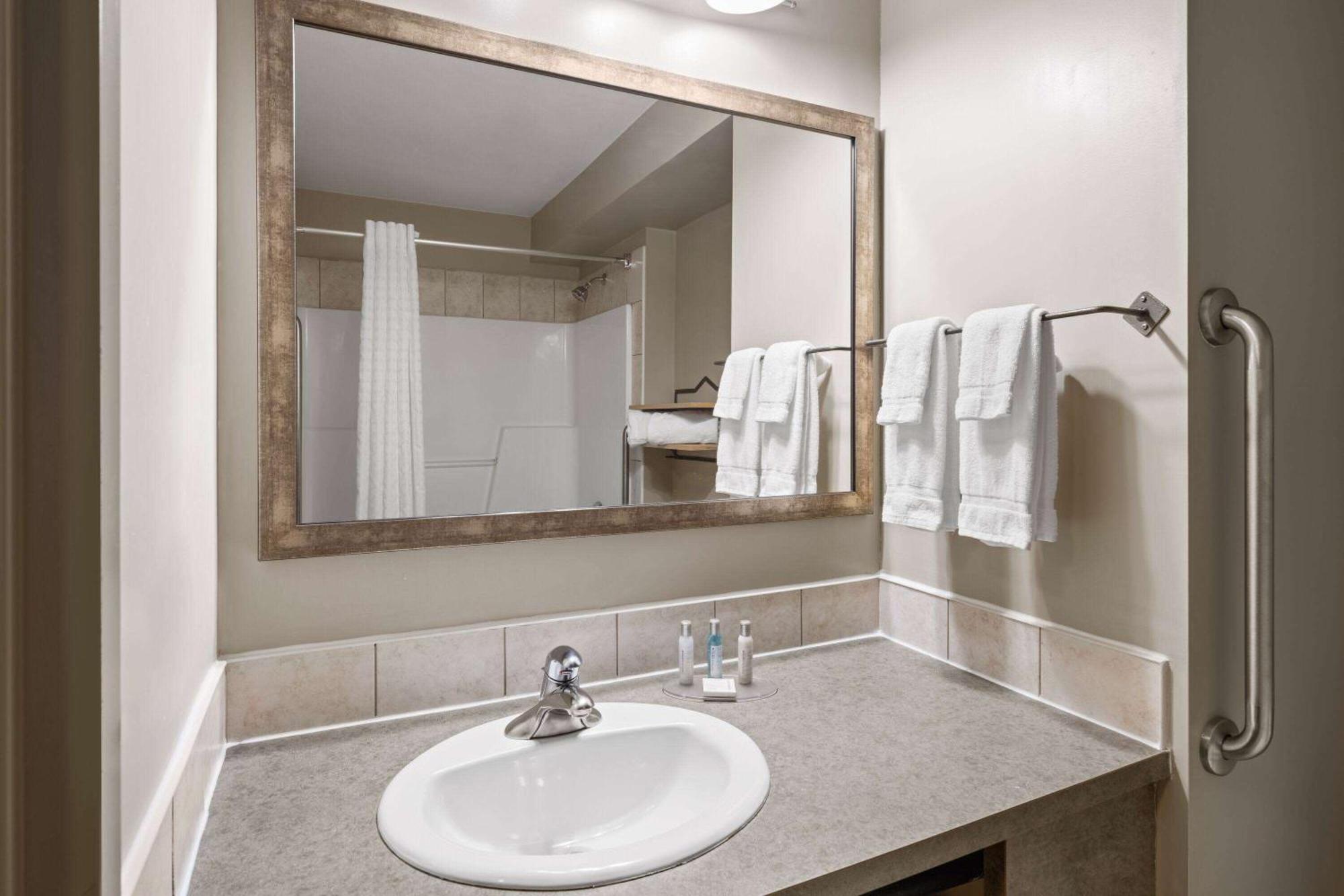 Travelodge By Wyndham Fort Mcmurray Εξωτερικό φωτογραφία
