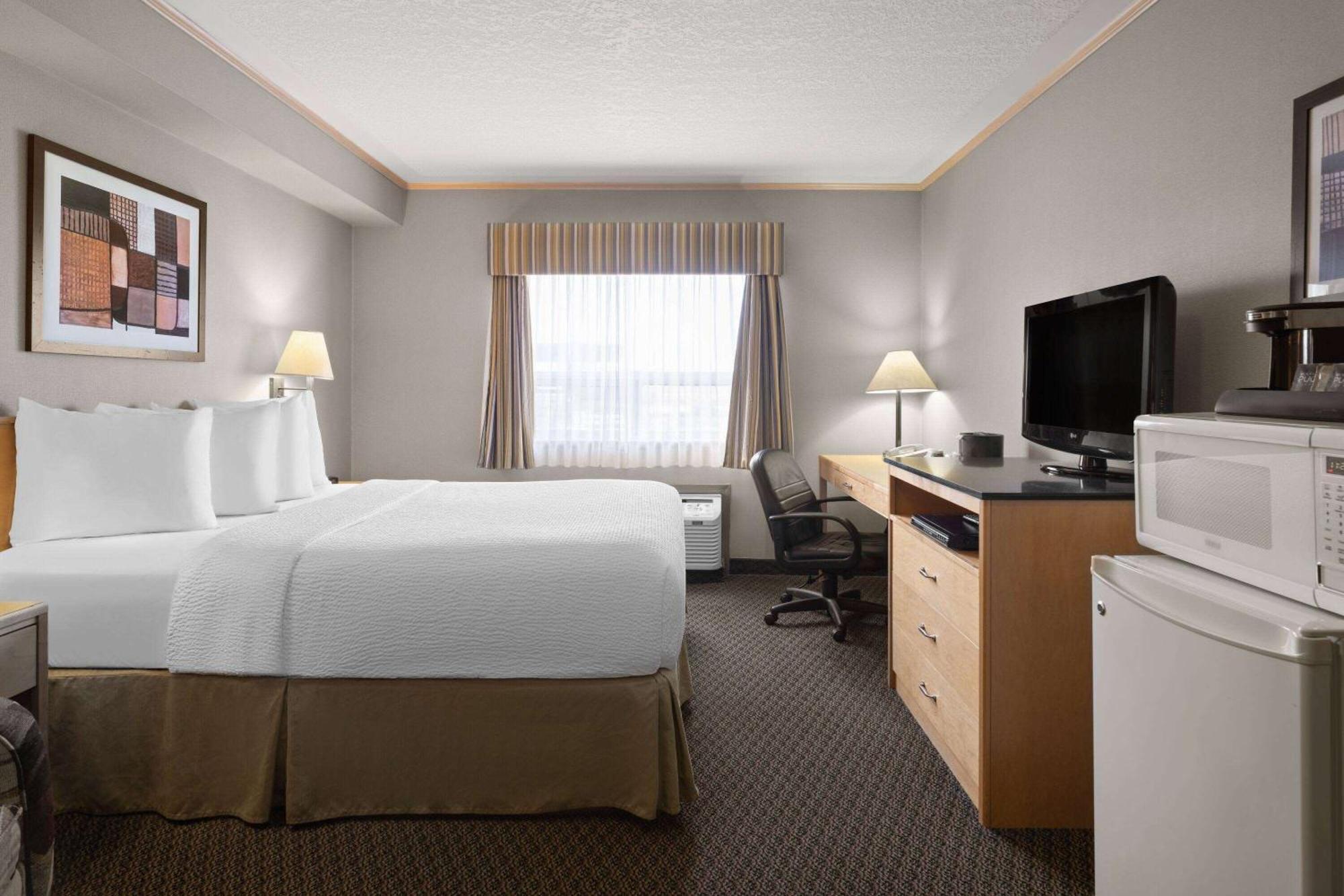 Travelodge By Wyndham Fort Mcmurray Εξωτερικό φωτογραφία