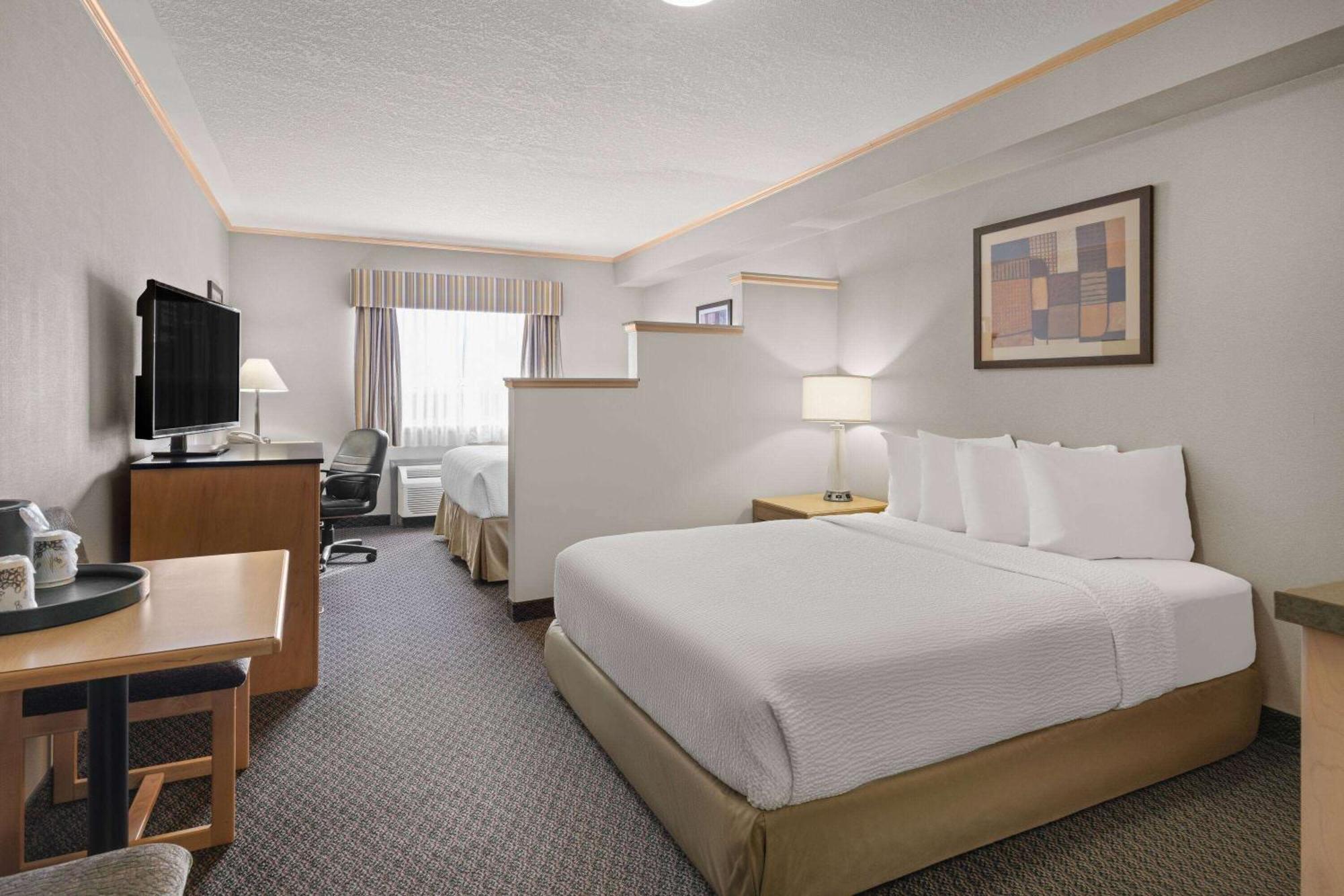 Travelodge By Wyndham Fort Mcmurray Εξωτερικό φωτογραφία