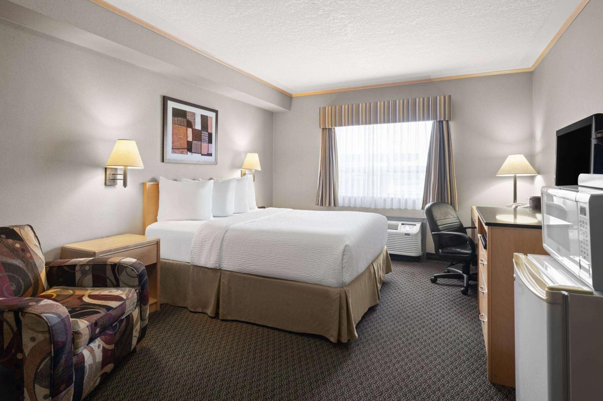 Travelodge By Wyndham Fort Mcmurray Εξωτερικό φωτογραφία