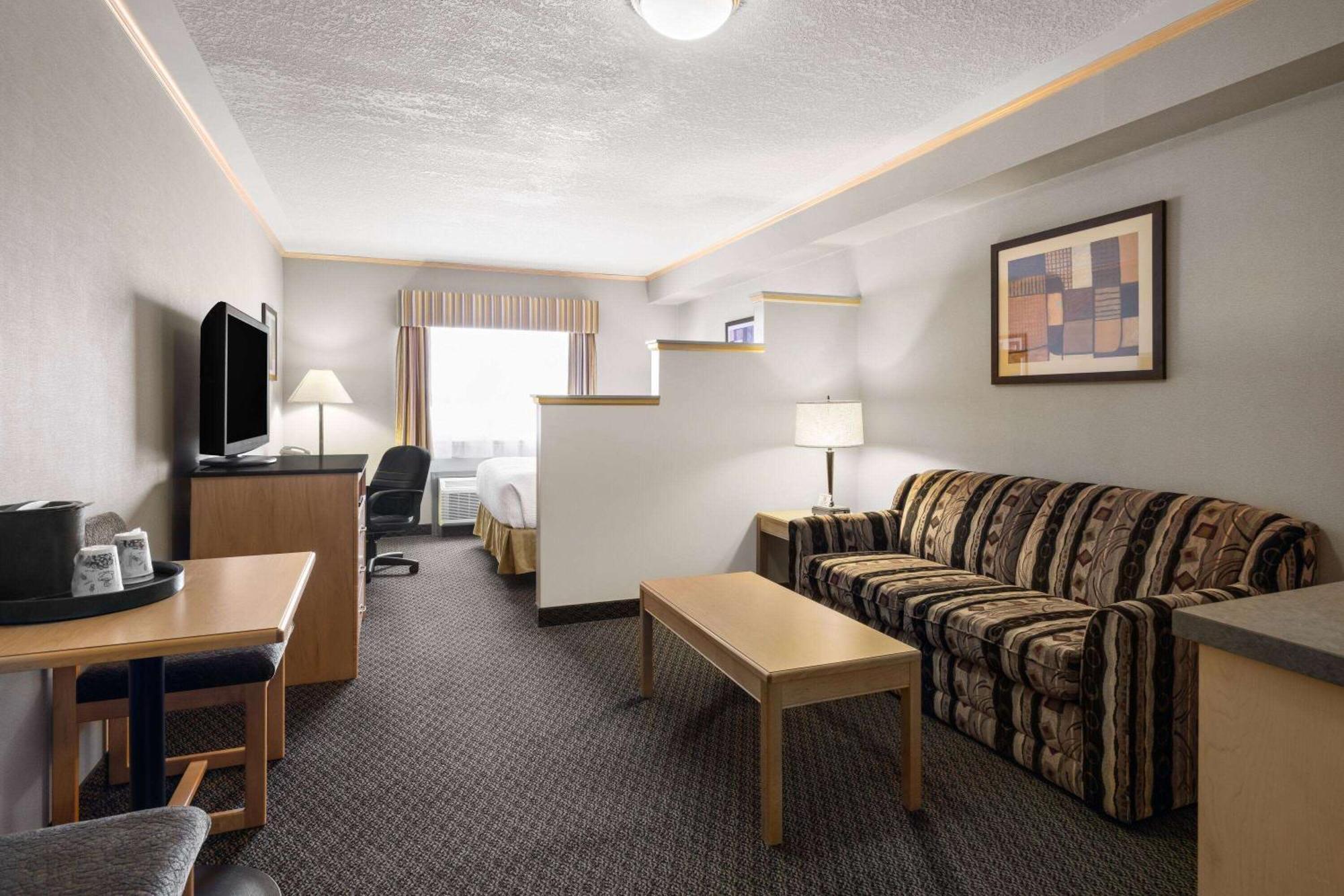Travelodge By Wyndham Fort Mcmurray Εξωτερικό φωτογραφία