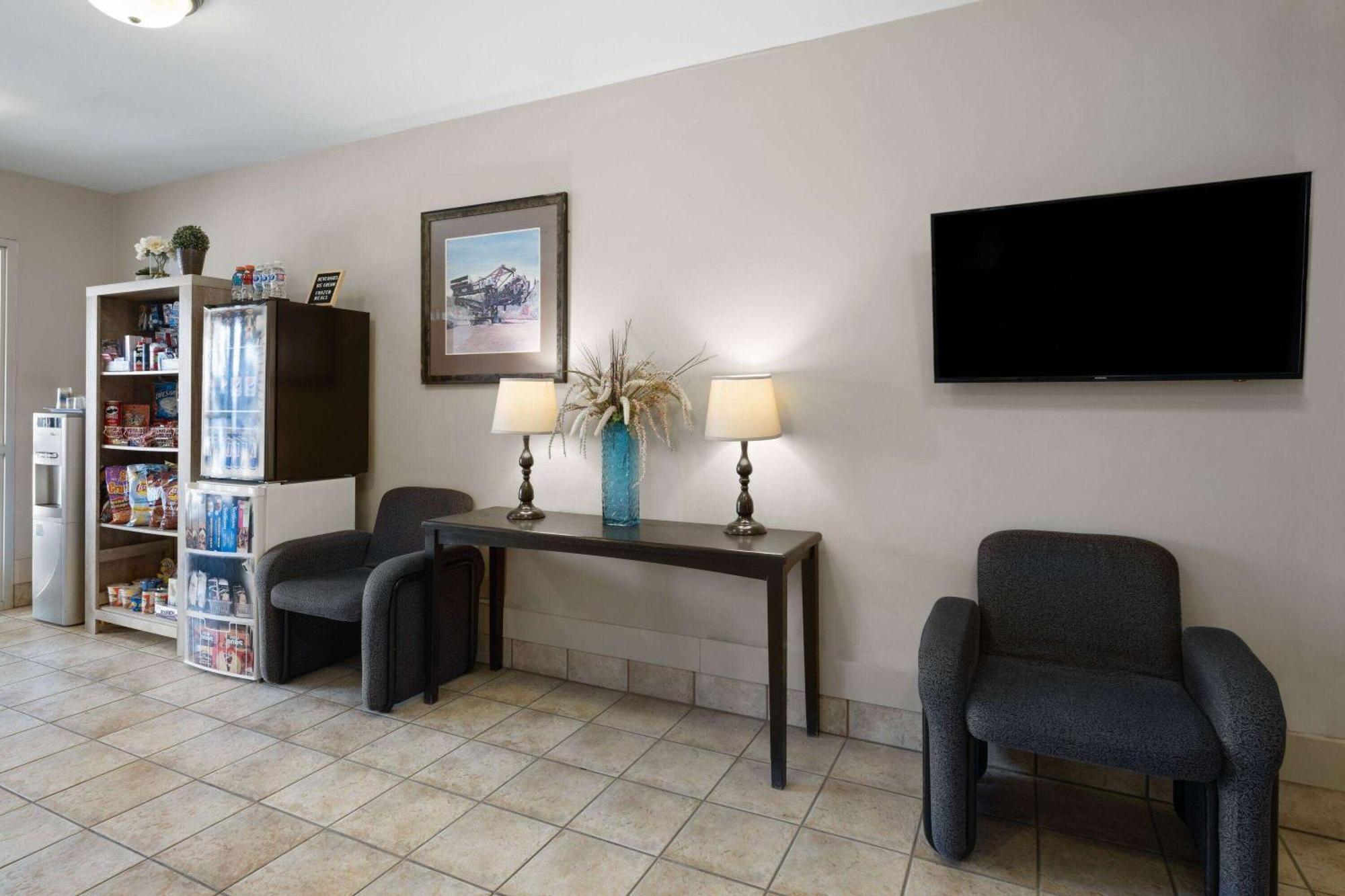 Travelodge By Wyndham Fort Mcmurray Εξωτερικό φωτογραφία