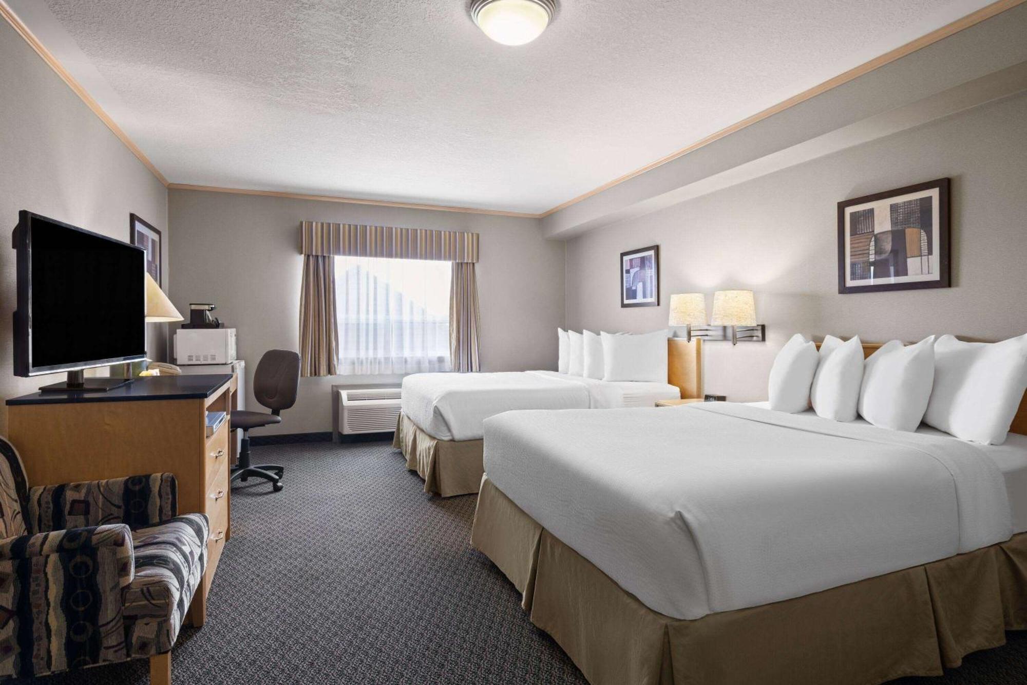 Travelodge By Wyndham Fort Mcmurray Εξωτερικό φωτογραφία