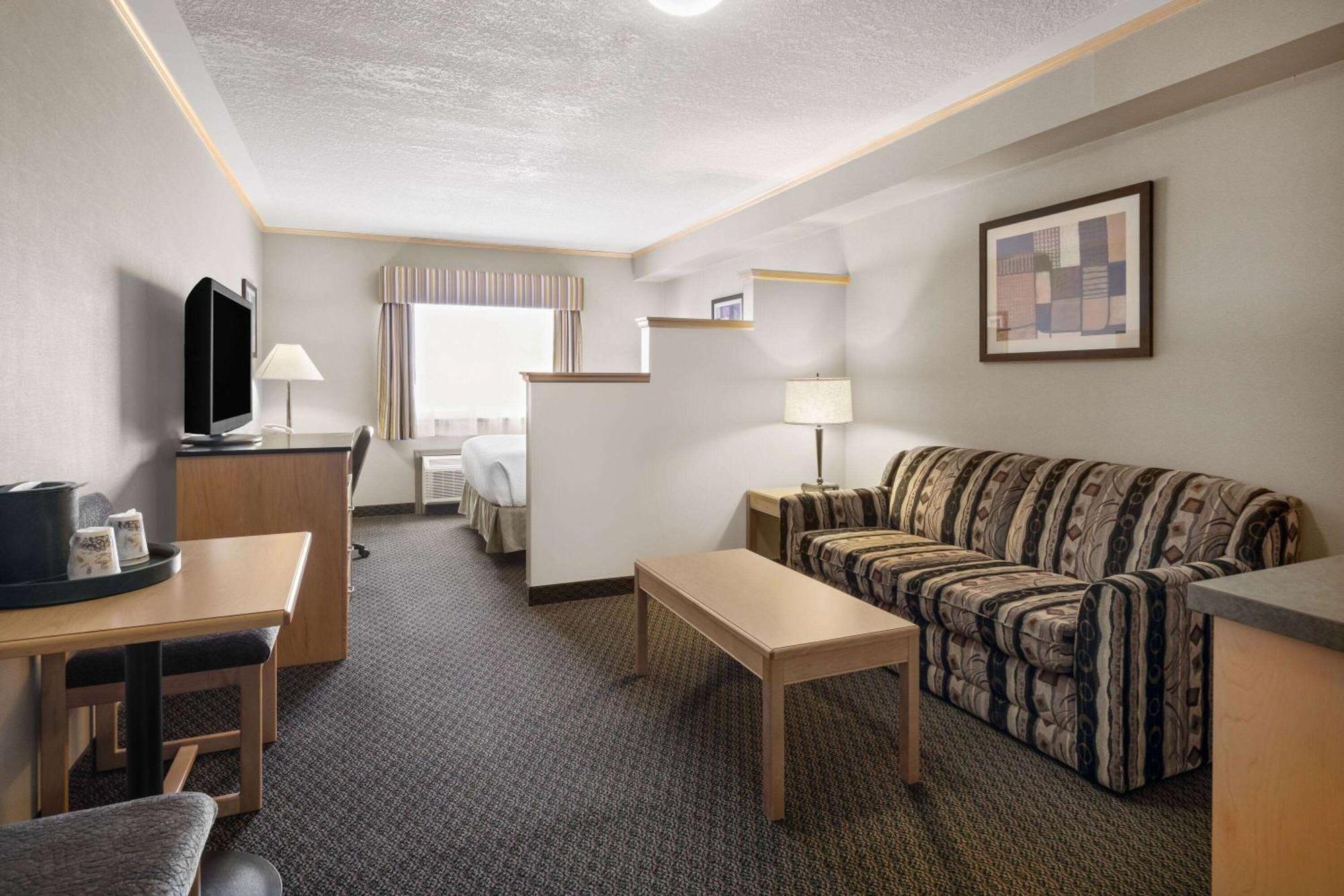 Travelodge By Wyndham Fort Mcmurray Εξωτερικό φωτογραφία