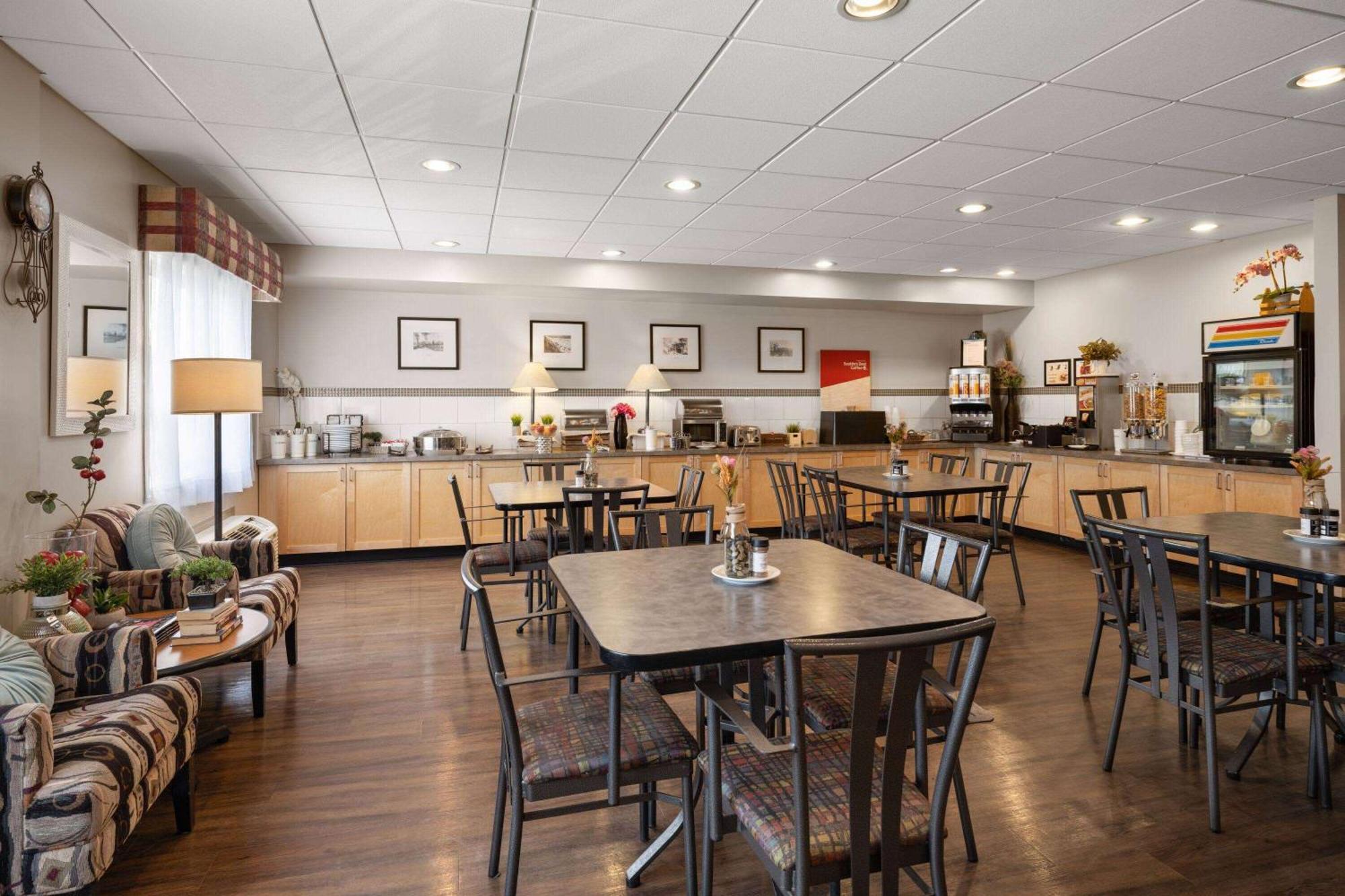 Travelodge By Wyndham Fort Mcmurray Εξωτερικό φωτογραφία