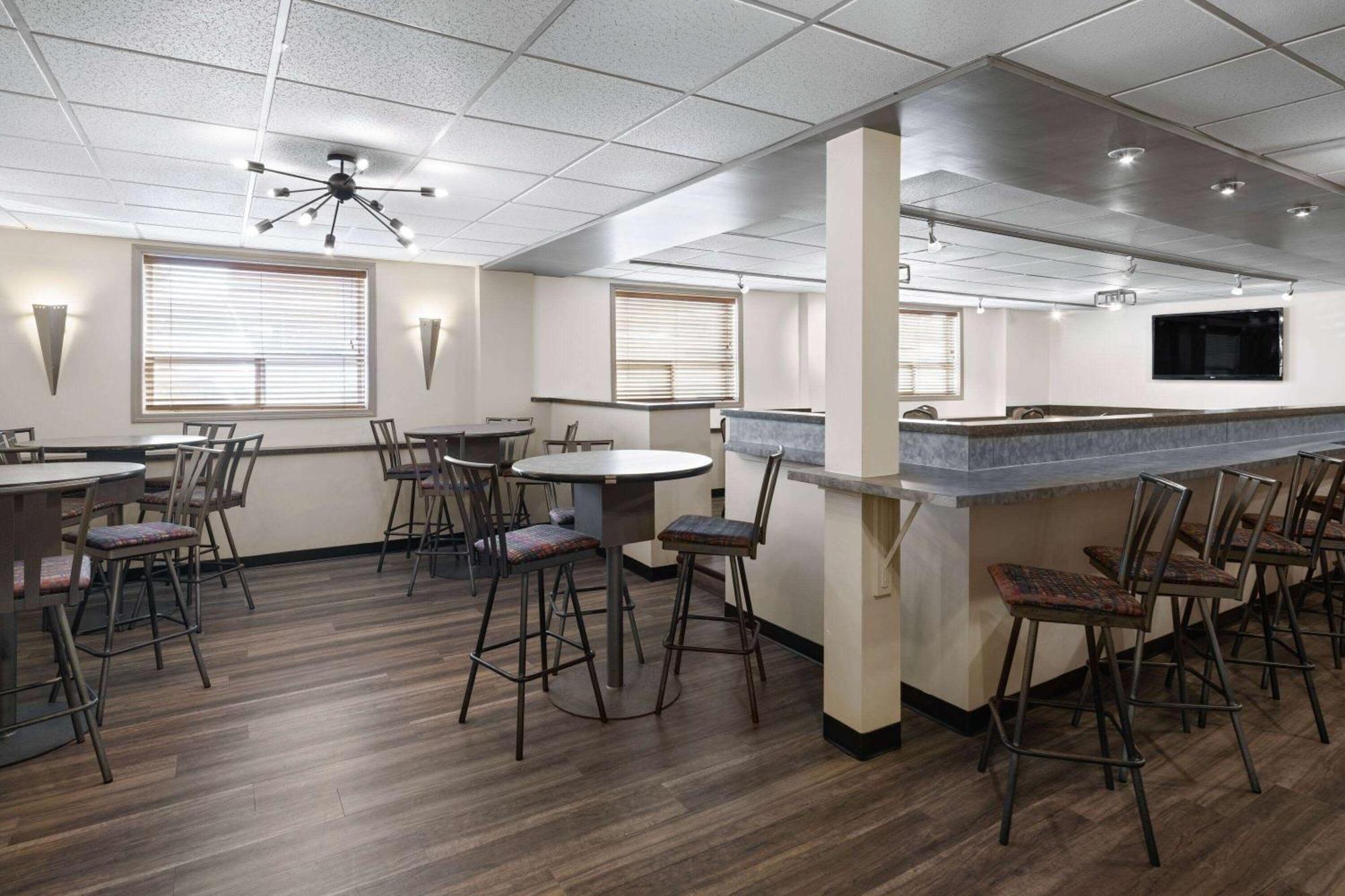 Travelodge By Wyndham Fort Mcmurray Εξωτερικό φωτογραφία