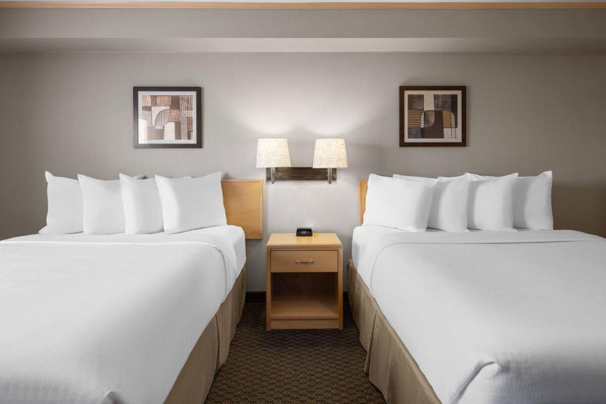 Travelodge By Wyndham Fort Mcmurray Εξωτερικό φωτογραφία