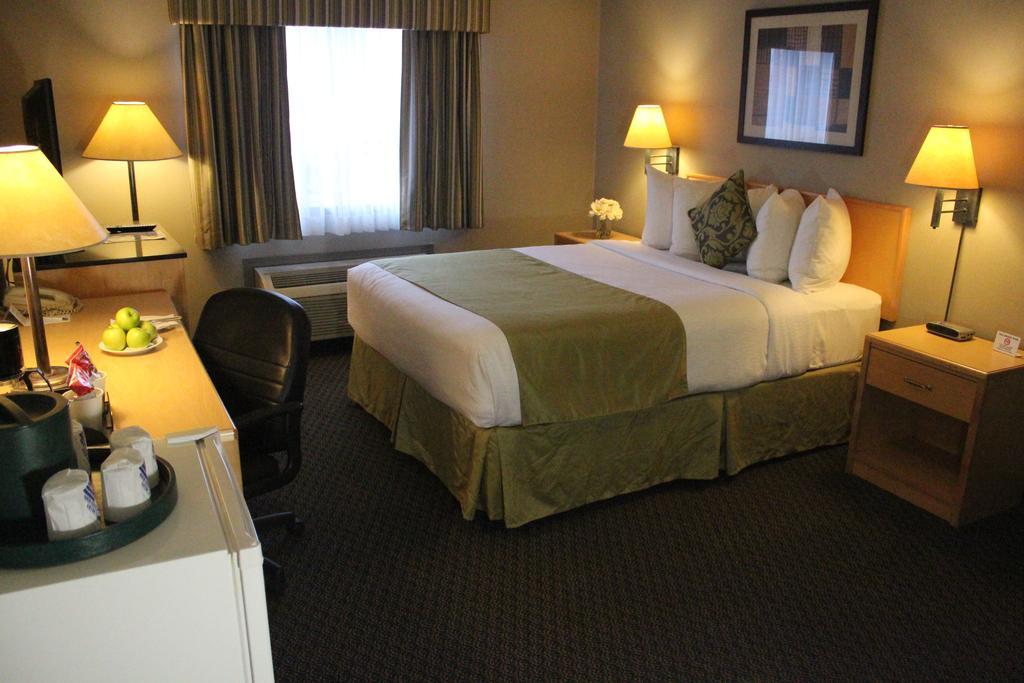 Travelodge By Wyndham Fort Mcmurray Εξωτερικό φωτογραφία