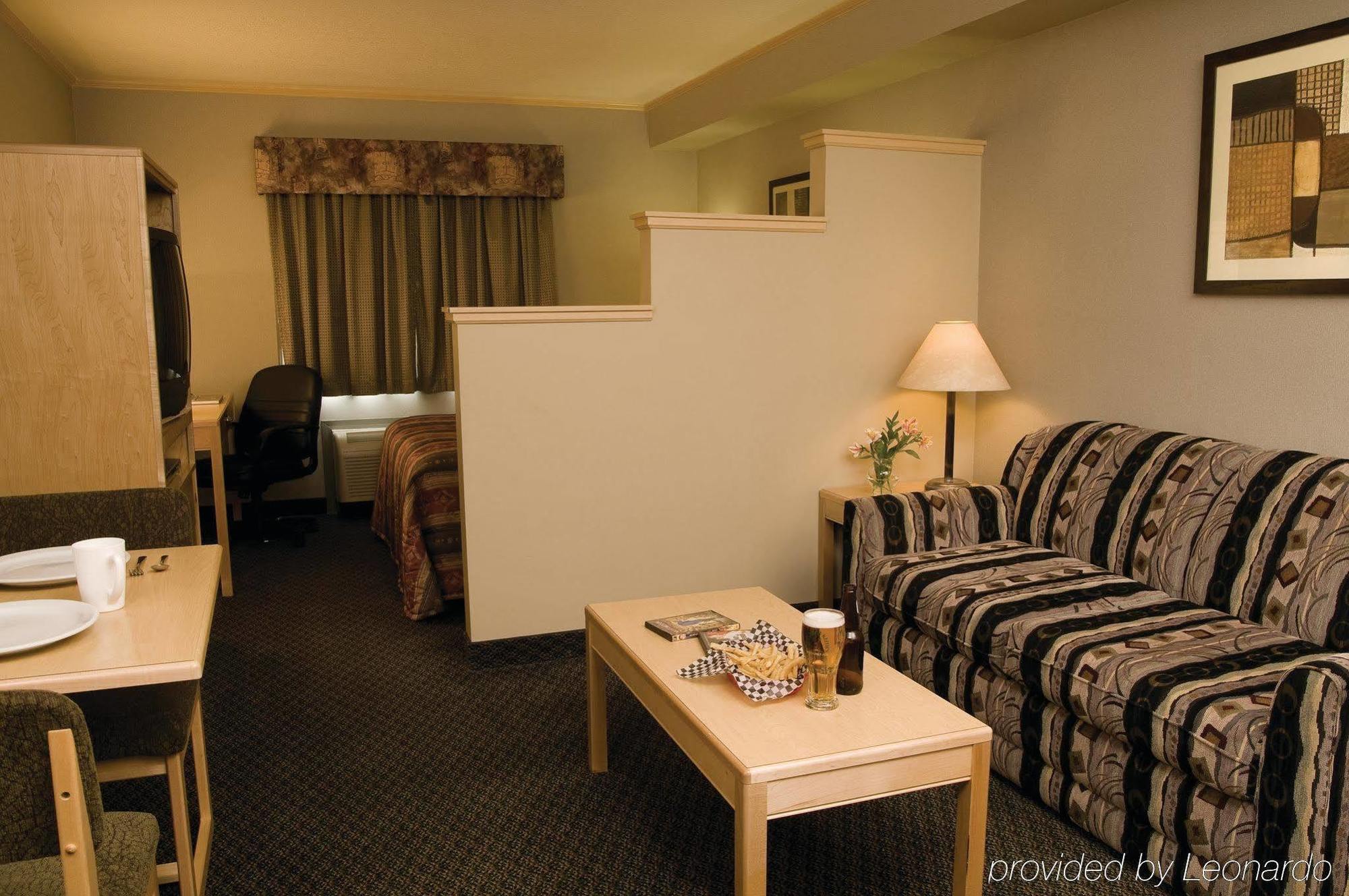 Travelodge By Wyndham Fort Mcmurray Εξωτερικό φωτογραφία