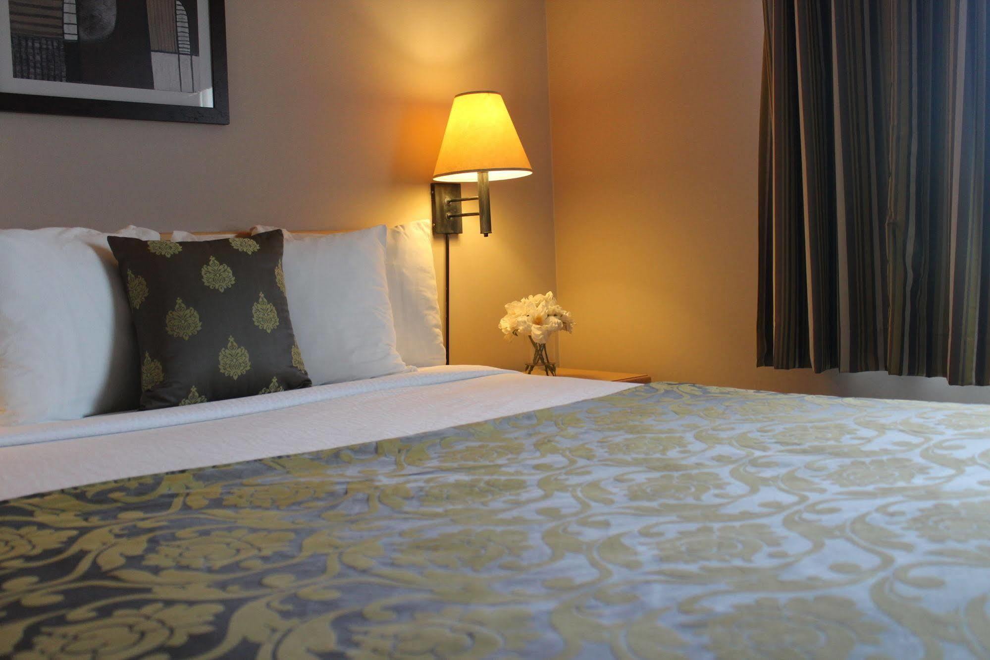 Travelodge By Wyndham Fort Mcmurray Εξωτερικό φωτογραφία