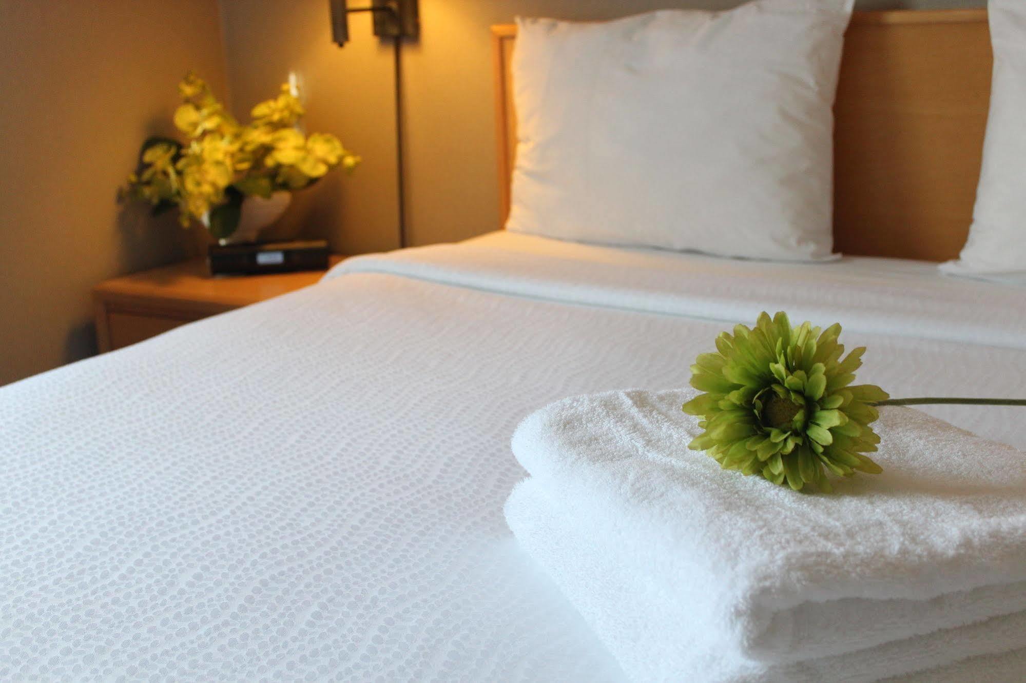 Travelodge By Wyndham Fort Mcmurray Εξωτερικό φωτογραφία