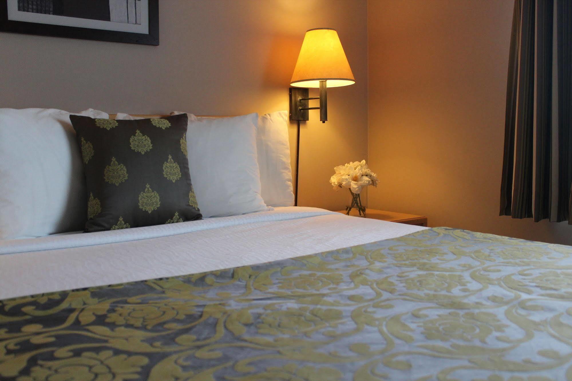 Travelodge By Wyndham Fort Mcmurray Εξωτερικό φωτογραφία